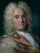 A Gentleman in a Gray Cape over a Gold-Embroidered Coat van Rosalba Carriera: portret met man, grijze cape, pruik en geborduurde jas, in grijs en oranje