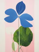 Abstracte illustratie van een blauwe bloem boven een groen blad tegen roze achtergrond.