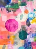 Abstract schilderij met roze, groene en blauwe organische kleurvlakken en een oranje zonachtig motief