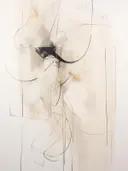 Abstract werk met beige boogvormen en dunne zwarte lijnen op lichte achtergrond.