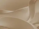 Abstracte compositie van golvende beige plooien