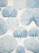 Abstract patroon van blauwe waaiervormige schelpmotieven op witte achtergrond.