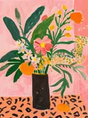 Stilleven met bloemenboeket in een zwarte vaas op luipaardprint