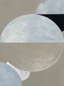 Cirkel in tweeën in de stijl Geometric Earth, in steengrijs, bleek blauwgrijs en krijtwit, met een diepzwart accent