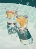 Citrusglazen aan de waterkant, schilderij van twee glazen water met citrusschijfjes aan de rand van een zwembad