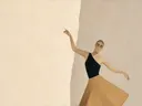 Schilderij van danseres in camel en ivoor, in vlakke kleurvlakken