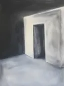 Donkere gang met verlichte deuropening