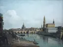 Dresden From the Right Bank of the Elbe Below the Augustus Bridge van Bernardo Bellotto: stad met rivier, brug, koepel en stad, in gedempt blauw en beige