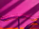 Abstract schilderij, eén gebaar laag in beeld in vol magenta