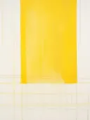 Minimalistisch abstract schilderij met een geel verticaal vlak op crèmekleurige achtergrond.