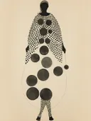 Surrealistische figuur in zwart-wit geruit gewaad met een cirkelvormig stippenmotief