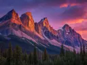 Schilderij van gloeiende bergpieken bij zonsondergang