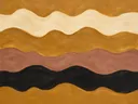 Golvende banen in de stijl Textured Minimalism, in warm oker, zachte crème en verstoft roze, met een diepzwart accent