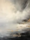 Schilderij van een dramatische stormlucht met gouden lichtreflecties op zee.