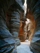 Schilderij van zonlicht in een zandstenen slotcanyon