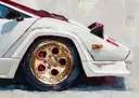 Close-up van een gouden velg met rode remklauw op een witte sportwagen