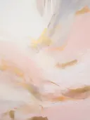 Abstract schilderij met roze, crème en gouden vloeiende vormen.