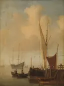 Havengezicht van Willem van de Velde: zee met haven, schepen, kade en wolken, in warm beige en grijsblauw