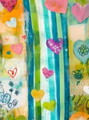 Abstract kunstwerk met veelkleurige papieren hartjes op een achtergrond van groene, blauwe en oranje verfstroken