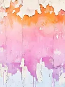 Abstract schilderij met een kleurverloop van oranje naar paars op afbladderende verf