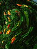 Vervormde, kolkende reflectie van groene bladeren met oranje en gele bloempjes.