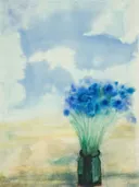 Aquarel van blauwe korenbloemen in een groen flesje tegen een luchtachtergrond