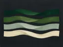 Lintvormen in de stijl Organic Geometry, in bosgroen, mos en bleek celadon, met een zacht crèmewit accent
