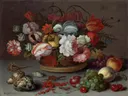 Mand met bloemen van Balthasar van der Ast: bloemen met bloemen, mand, fruit en bessen, in donker met rood en wit