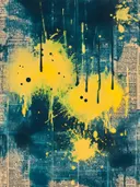 Abstract schilderij met gele verfspatten op een marineblauwe achtergrond van krantenpapier