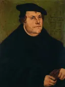 Martin Luther van Atelier van Lucas Cranach The Elder: portret met man, baret, zwarte mantel en boek, in zwart en olijfgroen