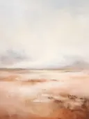 Abstract schilderij van een okergele mistvlakte met vage bergen.