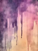 Abstract waterverf schilderij met paarse druipende verf op een beige en perzikkleurige achtergrond