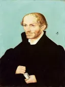 Philip Melanchton (1497-1560). Kerkhervormer van Lucas Cranach the Elder and workshop: portret met man, zwarte mantel, baard en brief, in lichtblauw met zwart