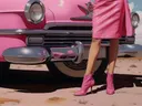 Popart schilderij van vrouw bij roze klassieke auto