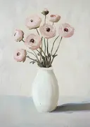 Schilderij van roze ranonkels in een witte vaas