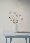 Roze ranonkels in witte vaas, schilderij van roze bloemen in een witte vaas
