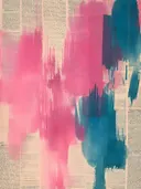 Abstract schilderij met brede roze en turquoise penseelstreken op krantenpapier