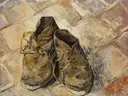 Shoes van Vincent van Gogh: stilleven met schoenen, veters, leer en tegelvloer, in bruin en grijsblauw