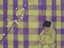 Schilderij van sierkers in violet en limoen, in vlakke kleurvlakken