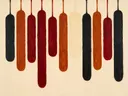 Smeltende kolommen in de stijl Textured Minimalism, in diep rood, roestoranje en romige crème, met diepzwart