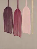 Smeltende kolommen in de stijl Textured Minimalism, in aubergine, diep magenta en zacht blos, met een dunne gouden lijn