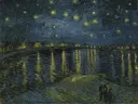Sterrennacht boven de Rhône van Vincent van Gogh: landschap met sterrenhemel, rivier, lichtjes en nacht, in diep blauw met goudgeel