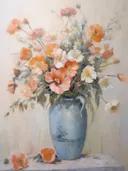 Stilleven met een kruik vol oranje, roze en witte klaprozen tegen crème achtergrond.