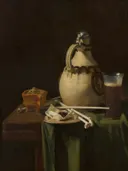 Stilleven met een aardewerken kruik en pijpen van Pieter van Anraedt: stilleven met kruik, pijpen, bierglas en groen kleed, in donker met groen en wit