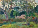 Te raau rahi (The Big Tree) van Paul Gauguin: landschap met boom, figuren, gras en bomen, in groen met roze