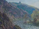 The Petite Creuse River van Claude Monet: landschap met rivier, heuvels, rotsen en water, in paarsbruin en groen