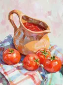 Schilderij van een aardewerken kan met tomatensaus en verse tomaten op een geruite doek.