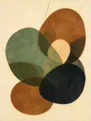 Transparante vlakken in de stijl Organic Geometry, in saliegroen, romige crème en terracotta, met een diepzwart accent
