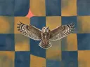 Schilderij van uil in delfsblauw en mosterd, in vlakke kleurvlakken