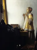 Vrouw met parelsnoer van Johannes Vermeer: figuren met vrouw, parelketting, spiegel en raam, in geel met warm bruin